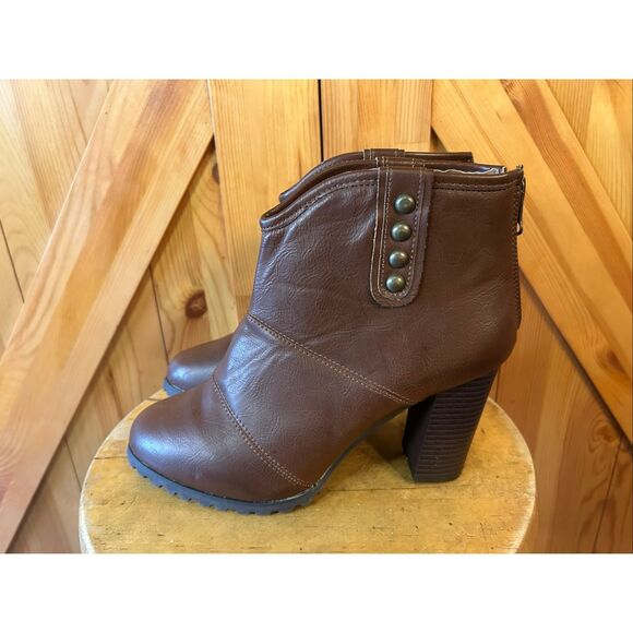Seven7 Seville Boots Brown Short Boot Button Detail Almond Toe Size 11 - Picture 3 of 9